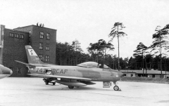 des_stew_422_Sqdn_F86_Sabre