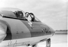 des_stew_Pete_Barr_422_Sqdn_Armourer