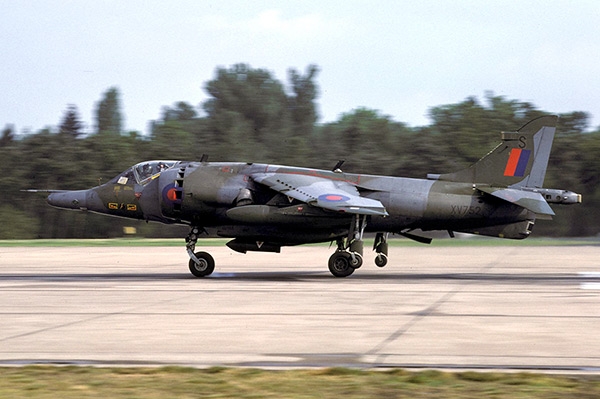 1989_perhaps_Harrier_GR3_XV752S_Zetsche_tb