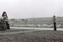 1973_pm_Priv Hedges & Colin Unwin Pose for the Camera May