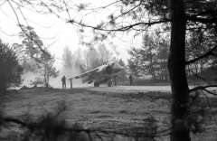 1974_jm_XV761 B Taxy